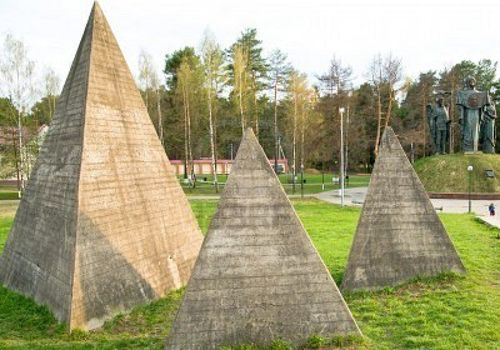 Russian Pyramids.jpg
